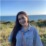 Profesora de ciencias, biología y Lengua española y literatura para todas las edades.